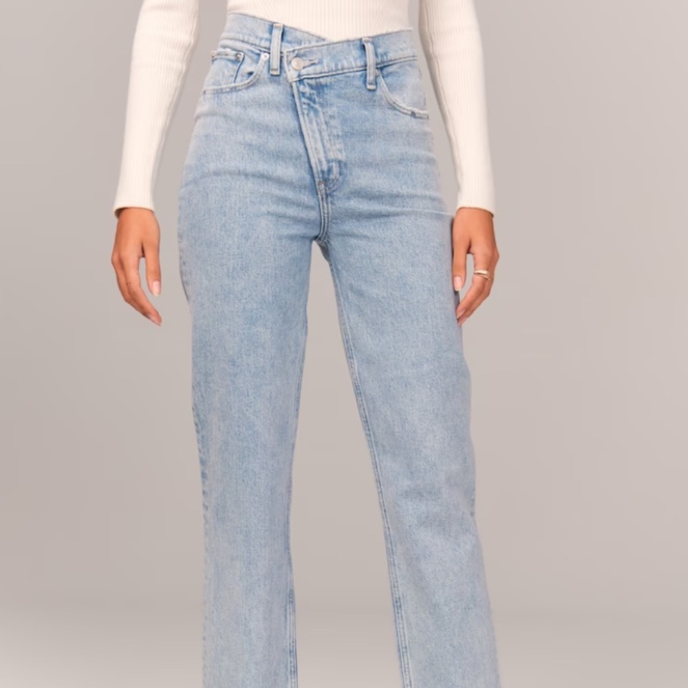 Abercrombie Ultra High Rise 90s Straight Jean